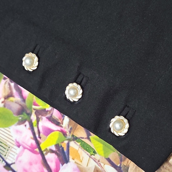 Chico's Black Ankle Cropped Pants Sleek High Waist Tailored Design Size 1 - Picture 3 of 6